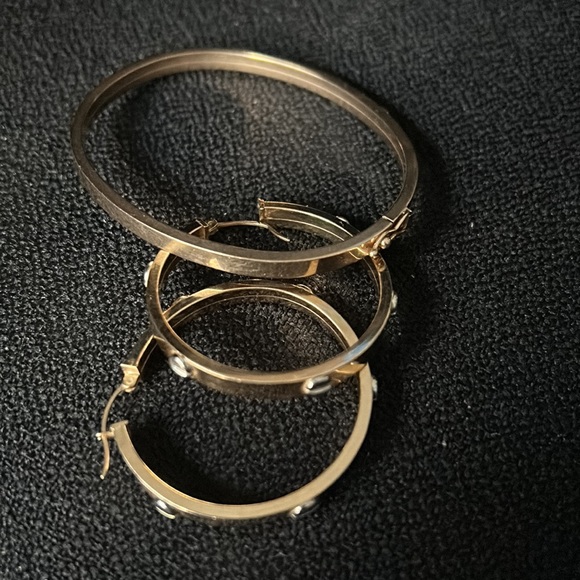 10K Gold Bracelet and Earring Set with Cartier Styling - Picture 6 of 12